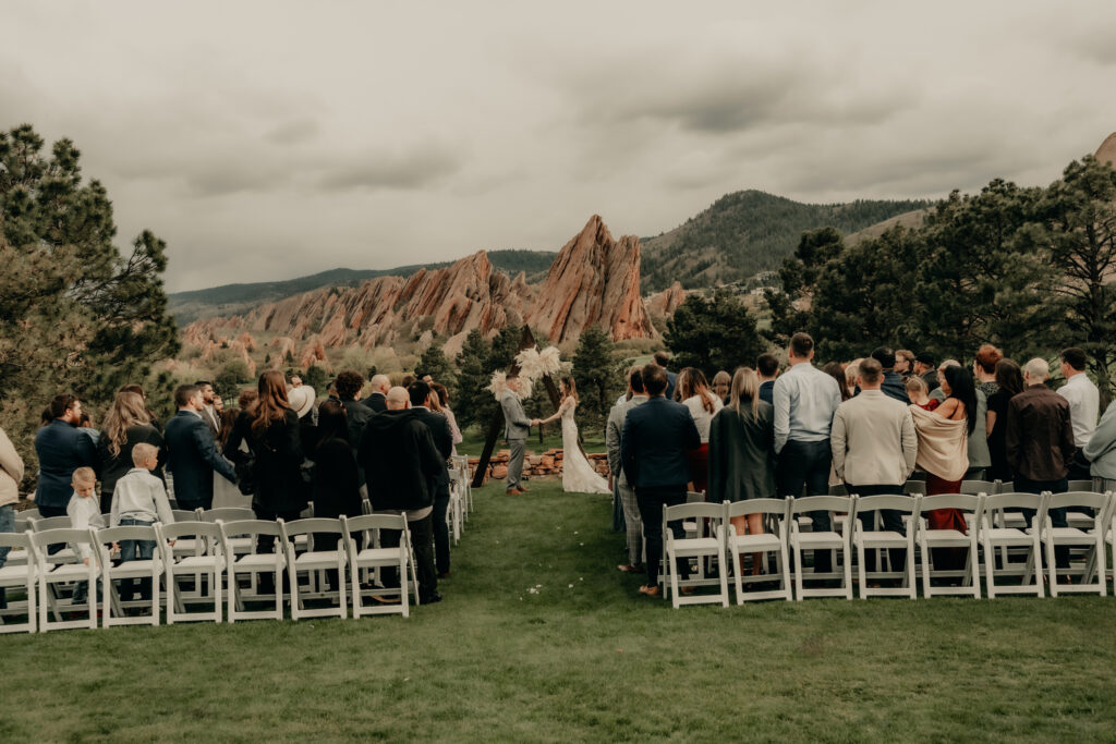 Outdoor colorado wedding ceremony in the early summer of June at the Arrowhead Golf Course in Littleton. 