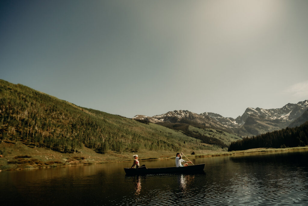 couple canoeing at Piney River Ranch